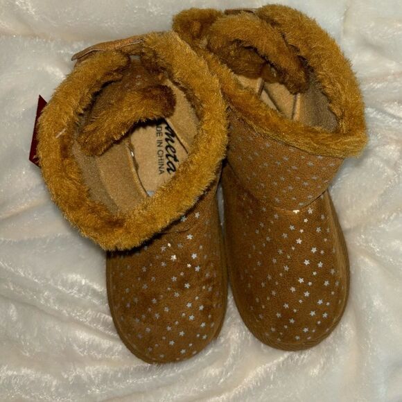 Plush Faux Fur Brown Boots With Silver Stars size 3 NIB - Picture 3 of 9